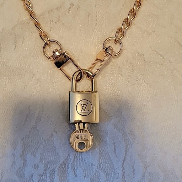 Louis Vuitton Jewelry - Louis Vuitton Vintage #219 Lock and Key on Unbranded Gold Necklace.